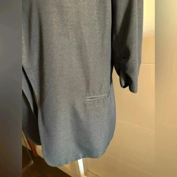 Elegant Black Blazer for Women - Picture 2 of 5